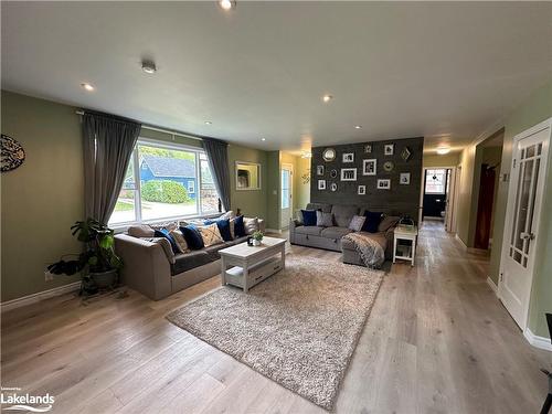 45 Lombard Street, Meaford, ON - Indoor Photo Showing Living Room