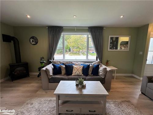 45 Lombard Street, Meaford, ON - Indoor Photo Showing Living Room