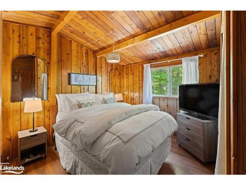 1025 Scout Trail, Port Carling, ON - Indoor Photo Showing Bedroom