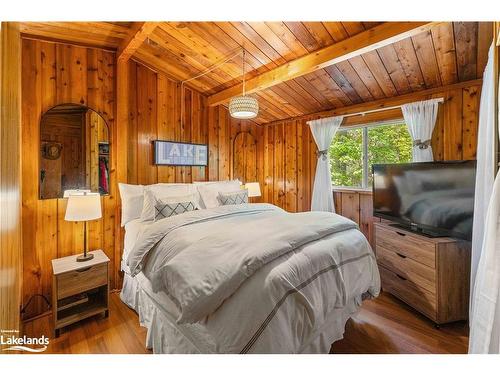 1025 Scout Trail, Port Carling, ON - Indoor Photo Showing Bedroom