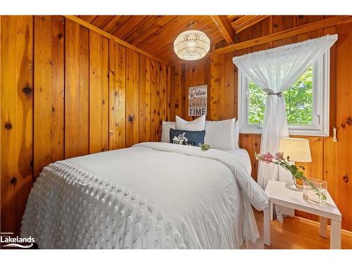 1025 Scout Trail, Port Carling, ON - Indoor Photo Showing Bedroom