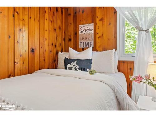 1025 Scout Trail, Port Carling, ON - Indoor Photo Showing Bedroom