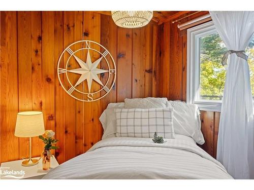 1025 Scout Trail, Port Carling, ON - Indoor Photo Showing Bedroom