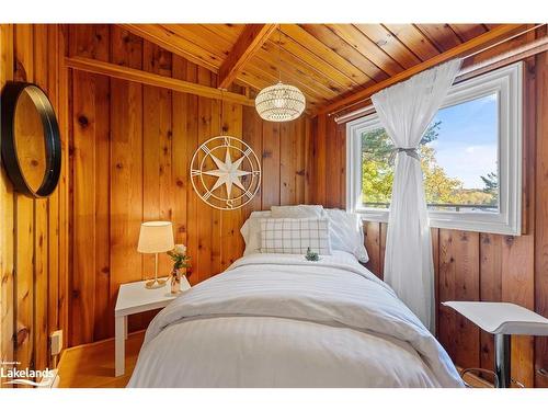 1025 Scout Trail, Port Carling, ON - Indoor Photo Showing Bedroom