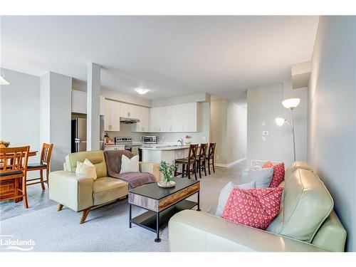 33 Lett Avenue, Collingwood, ON - Indoor Photo Showing Living Room