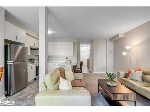 33 Lett Avenue, Collingwood, ON - Indoor Photo Showing Living Room