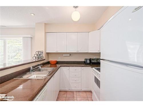 296 Mariners Way, Collingwood, ON - Indoor Photo Showing Kitchen With Double Sink