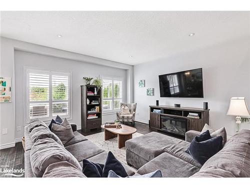 53 Chamberlain Crescent, Collingwood, ON - Indoor Photo Showing Living Room