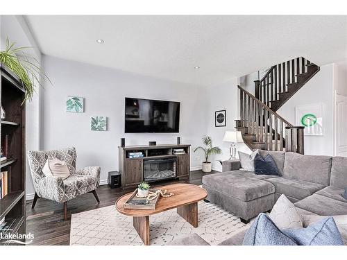 53 Chamberlain Crescent, Collingwood, ON - Indoor Photo Showing Living Room