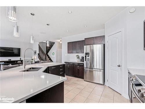 53 Chamberlain Crescent, Collingwood, ON - Indoor Photo Showing Kitchen With Double Sink With Upgraded Kitchen