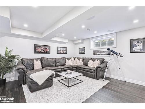 53 Chamberlain Crescent, Collingwood, ON - Indoor Photo Showing Living Room