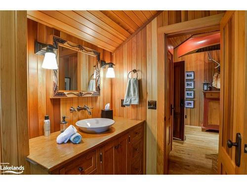 0 M  (Mossy Rock) Island, Port Carling, ON - Indoor Photo Showing Bathroom