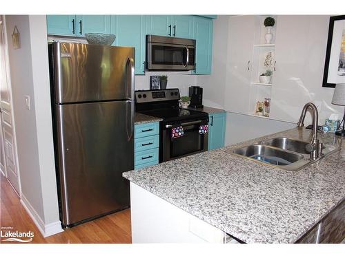 107-3 Brandy Lane Drive, Collingwood, ON - Indoor Photo Showing Kitchen With Double Sink With Upgraded Kitchen