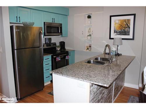 107-3 Brandy Lane Drive, Collingwood, ON - Indoor Photo Showing Kitchen With Double Sink With Upgraded Kitchen