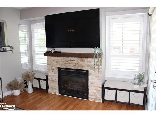 107-3 Brandy Lane Drive, Collingwood, ON - Indoor Photo Showing Living Room With Fireplace