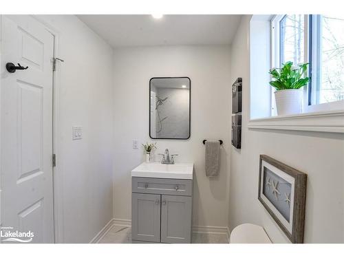 1036 Bagley Road, Gravenhurst, ON - Indoor Photo Showing Bathroom