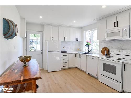 1036 Bagley Road, Gravenhurst, ON - Indoor Photo Showing Kitchen