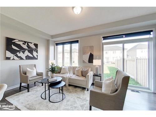 13 Barfoot Street, Collingwood, ON - Indoor Photo Showing Living Room