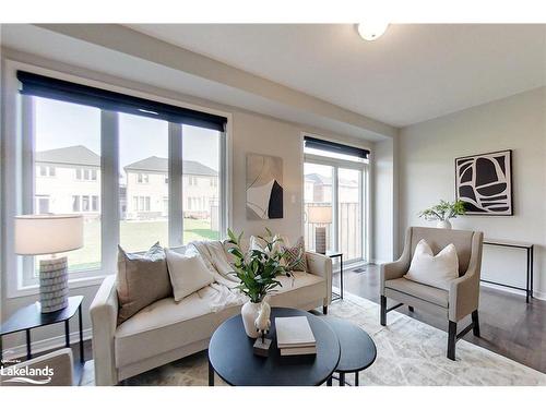 13 Barfoot Street, Collingwood, ON - Indoor Photo Showing Living Room