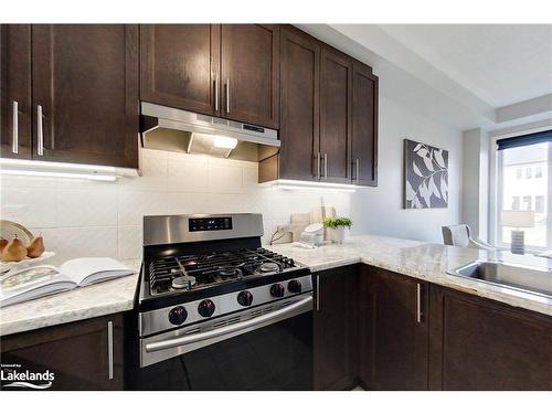 13 Barfoot Street, Collingwood, ON - Indoor Photo Showing Kitchen With Upgraded Kitchen