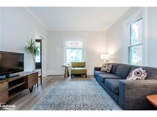 352 Third Street, Midland, ON - Indoor Photo Showing Living Room