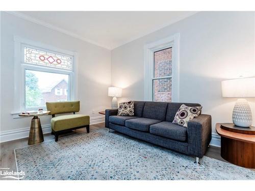 352 Third Street, Midland, ON - Indoor Photo Showing Living Room