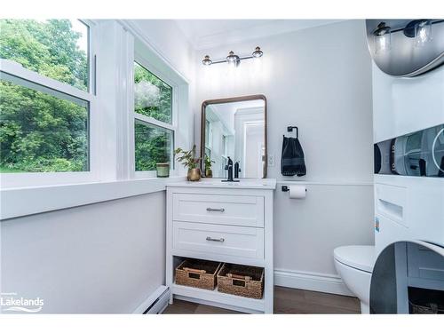 352 Third Street, Midland, ON - Indoor Photo Showing Bathroom