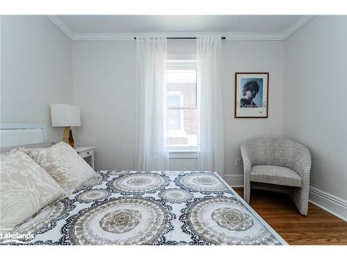 352 Third Street, Midland, ON - Indoor Photo Showing Bedroom