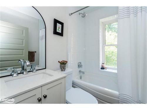 352 Third Street, Midland, ON - Indoor Photo Showing Bathroom