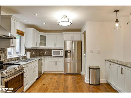 215 Forest Glen Drive, Gravenhurst, ON - Indoor Photo Showing Kitchen With Stainless Steel Kitchen With Double Sink With Upgraded Kitchen