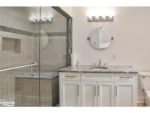 215 Forest Glen Drive, Gravenhurst, ON - Indoor Photo Showing Bathroom