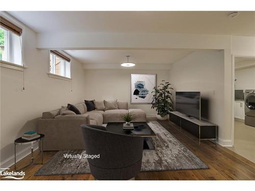 215 Forest Glen Drive, Gravenhurst, ON - Indoor Photo Showing Living Room