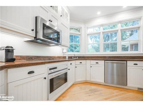 774 Hurontario Street, Collingwood, ON - Indoor Photo Showing Kitchen With Double Sink