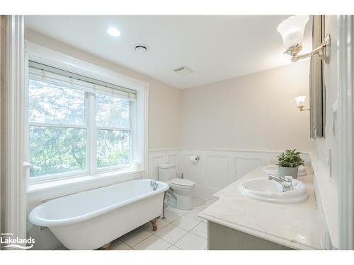 774 Hurontario Street, Collingwood, ON - Indoor Photo Showing Bathroom