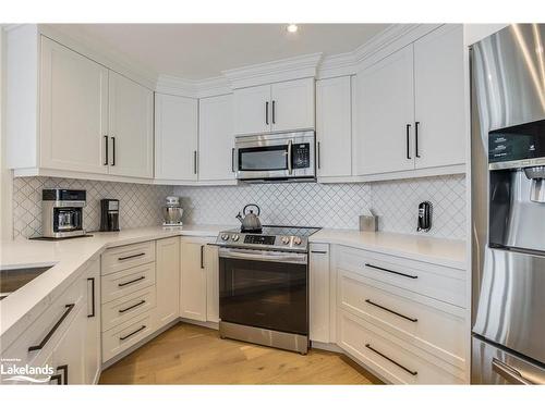 1011-2 Toronto Street, Barrie, ON - Indoor Photo Showing Kitchen With Upgraded Kitchen