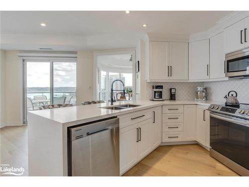 1011-2 Toronto Street, Barrie, ON - Indoor Photo Showing Kitchen With Double Sink With Upgraded Kitchen