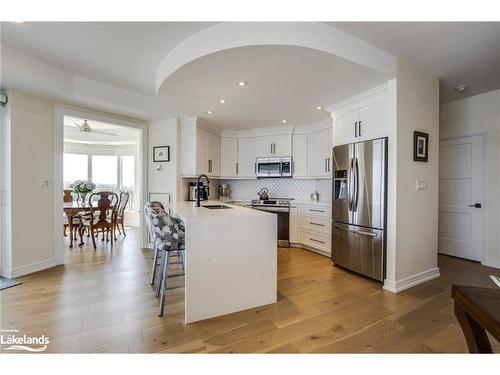 1011-2 Toronto Street, Barrie, ON - Indoor Photo Showing Kitchen With Upgraded Kitchen