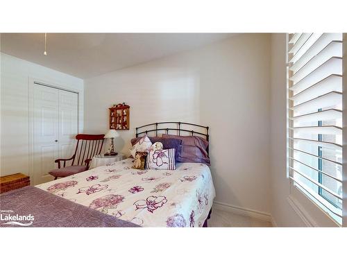 70 Meadow Lane, Wasaga Beach, ON - Indoor Photo Showing Bedroom