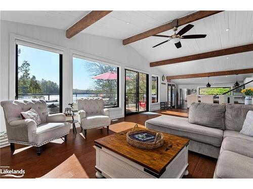 11-1054 Deewood Drive, Utterson, ON - Indoor Photo Showing Living Room