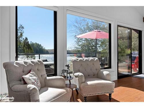 11-1054 Deewood Drive, Utterson, ON - Indoor Photo Showing Living Room