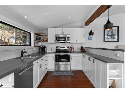 11-1054 Deewood Drive, Utterson, ON - Indoor Photo Showing Kitchen With Double Sink