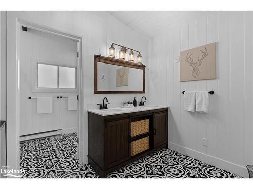 11-1054 Deewood Drive, Utterson, ON - Indoor Photo Showing Bathroom