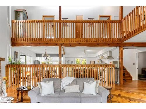 73 53Rd Street S, Wasaga Beach, ON - Indoor Photo Showing Living Room