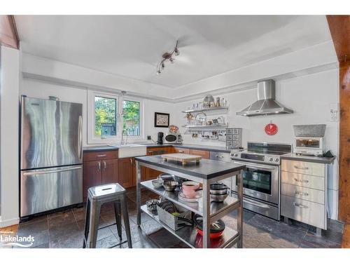 73 53Rd Street S, Wasaga Beach, ON - Indoor Photo Showing Kitchen