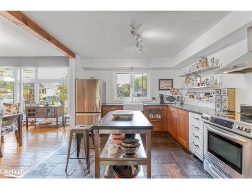 73 53Rd Street S, Wasaga Beach, ON - Indoor Photo Showing Kitchen