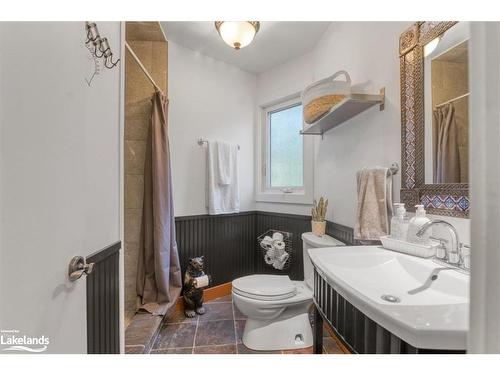 73 53Rd Street S, Wasaga Beach, ON - Indoor Photo Showing Bathroom