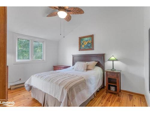 73 53Rd Street S, Wasaga Beach, ON - Indoor Photo Showing Bedroom