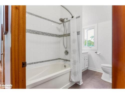 73 53Rd Street S, Wasaga Beach, ON - Indoor Photo Showing Bathroom