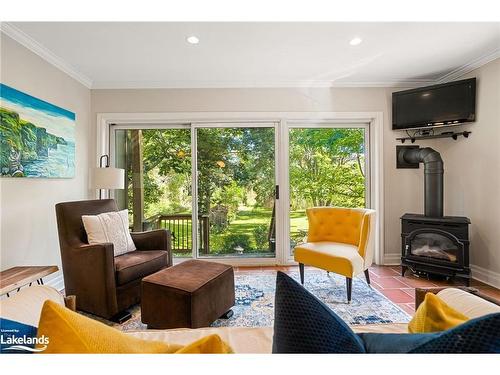 365 2Nd Avenue E, Owen Sound, ON - Indoor Photo Showing Living Room With Fireplace