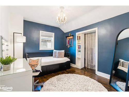 365 2Nd Avenue E, Owen Sound, ON - Indoor Photo Showing Bedroom